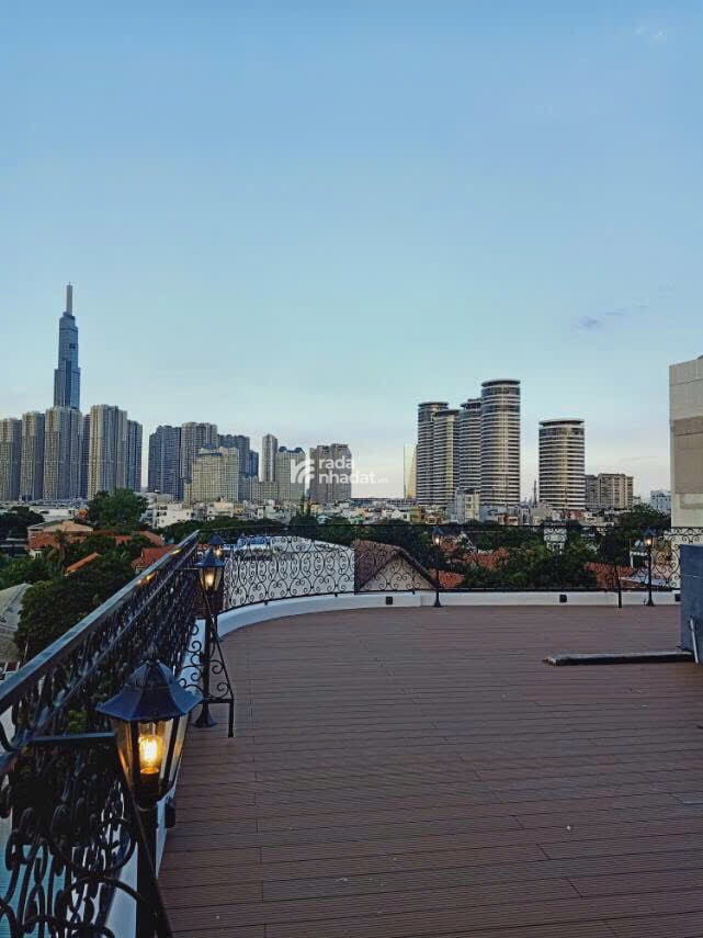Nhà 7T - Ngang 10m - View Landmark81 - Khu Vực Kinh Doanh Sấm Uất Ngày Đêm