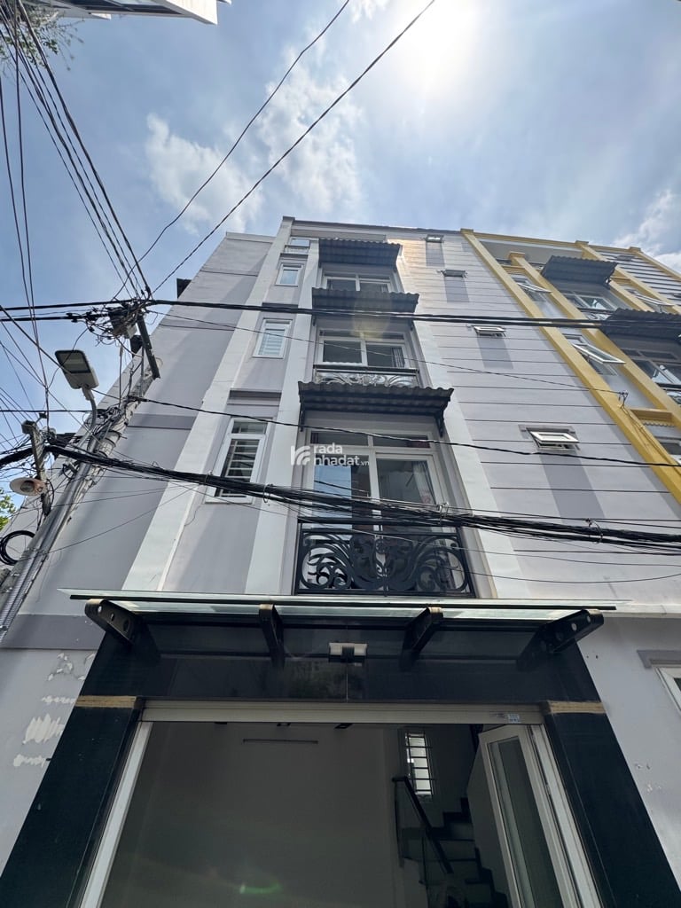 Trung tâm Phú Nhuận, ba mặt hẻm xe hơi tránh, nhà 5 tầng chỉ 8 tỷ.