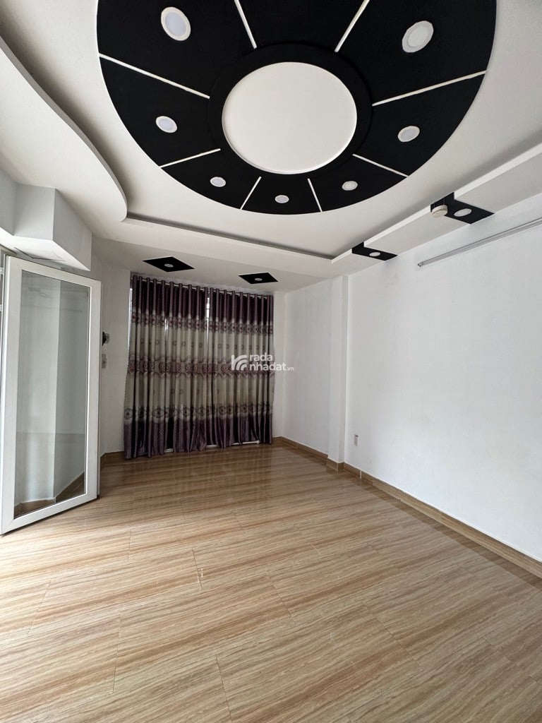 Trung tâm Phú Nhuận, ba mặt hẻm xe hơi tránh, nhà 5 tầng chỉ 8 tỷ.