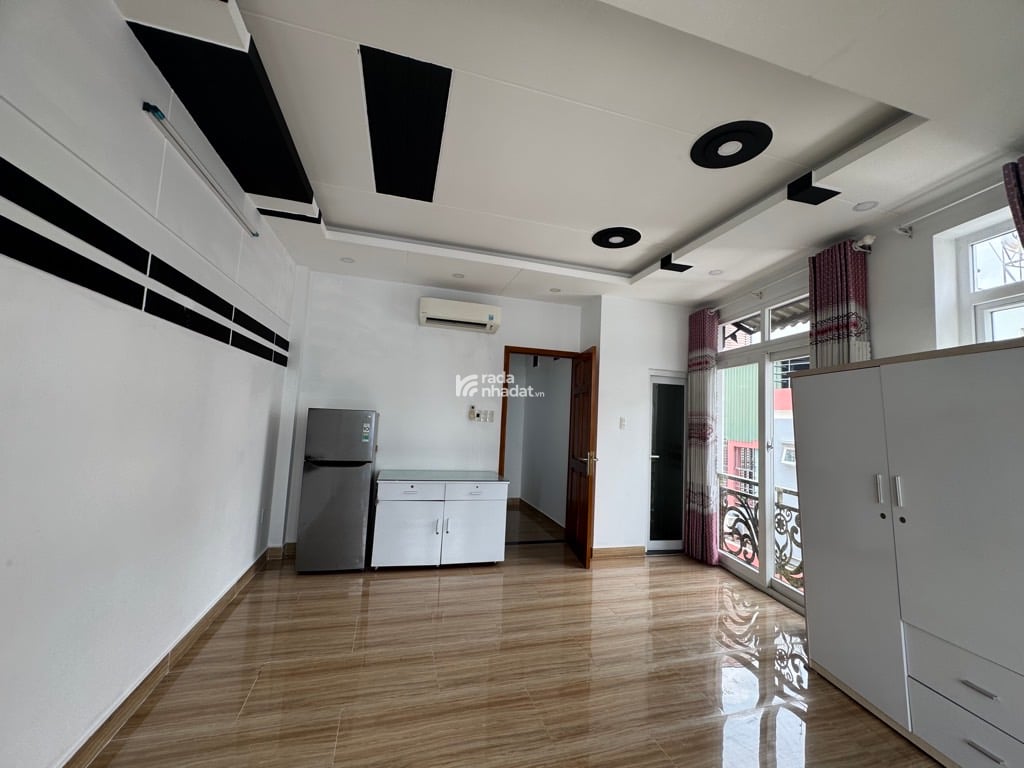 Trung tâm Phú Nhuận, ba mặt hẻm xe hơi tránh, nhà 5 tầng chỉ 8 tỷ.