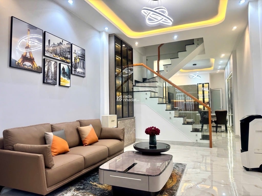 LÊ HỒNG PHONG - QUẬN 10 - NHÀ MỚI ĐẸP LUNG LINH - TẶNG NỘI THẤT CAO CẤP - XÁCH VA LI VÀO Ở NGAY. 