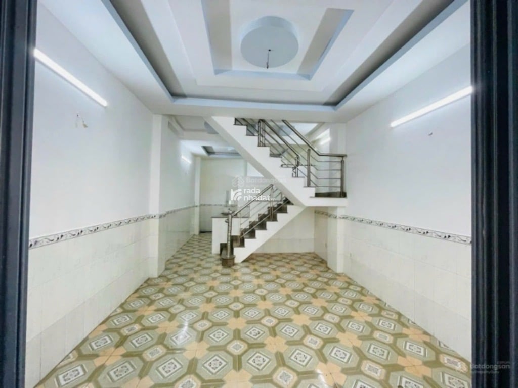 Hẻm Xe Hơi Lê Văn Quới 2 Xe Tải Tránh Nhau