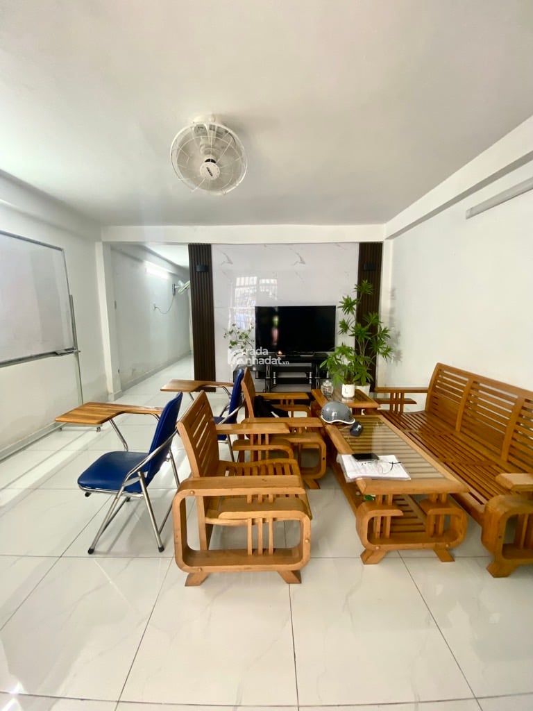 NHÀ ĐẸP Ở NGAY SÁT MẶT TIỀN GẦN Đ. PHẠM VĂN ĐỒNG 2 TẦNG 4,5X11 NHỈNH 4 TỶ.