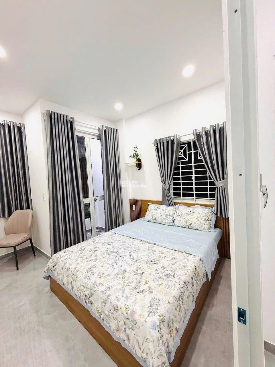 Sổ hồng riêng , bán nhà chính chủ , chỉ 2 Tỷ 200  triệu , DT 32m2 ở Hoàng Văn Thụ P4 Tân Bình