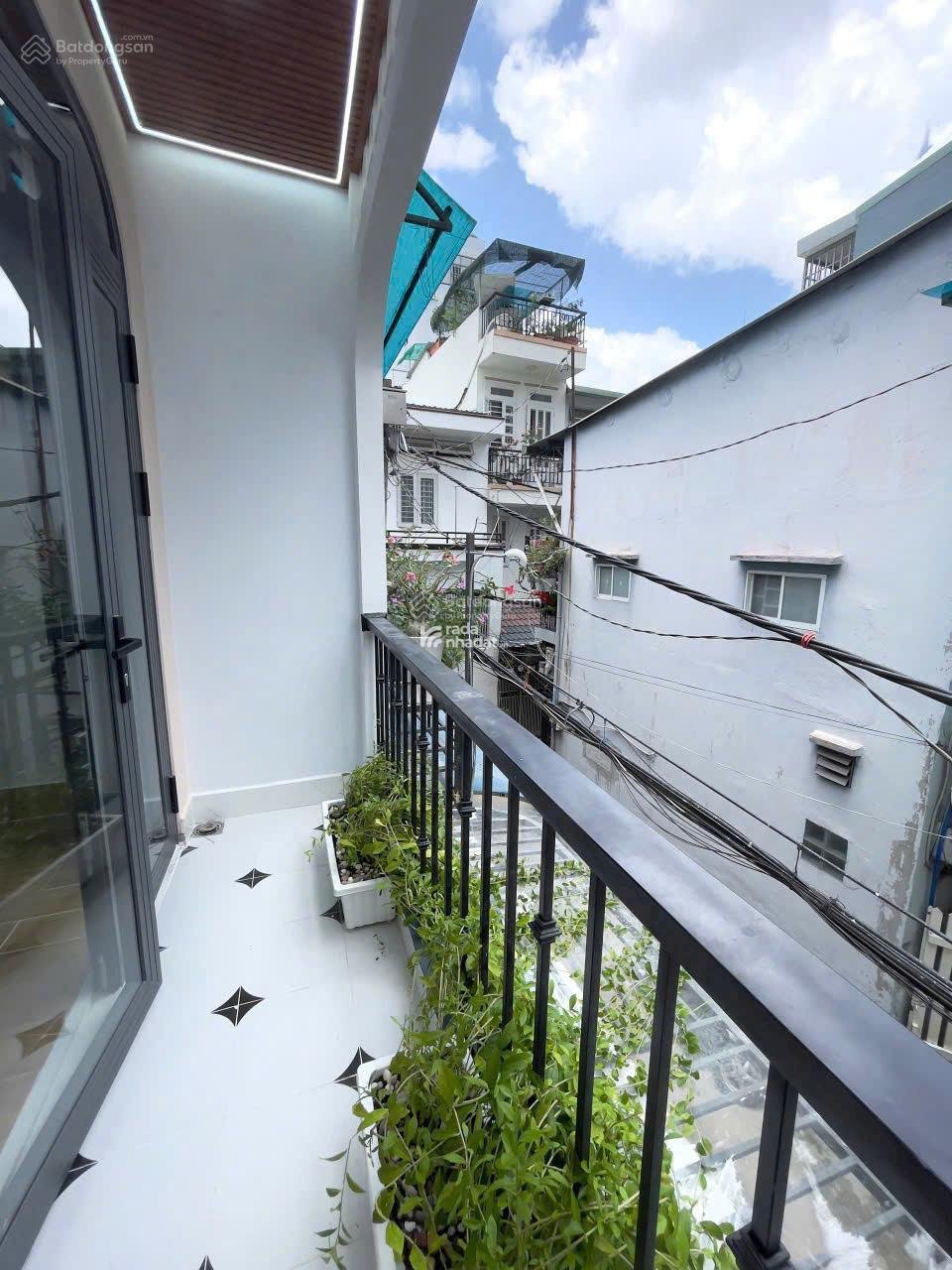  Bán nhà Hxh 8m Tân Sơn Nhì. Q Tân Phú. DT: 4x15m. 4 Tầng. Giá: 10,5 Tỷ TL 
