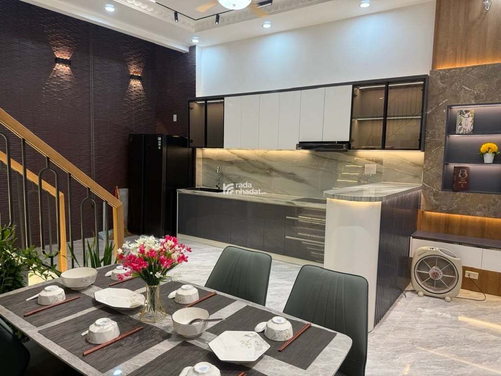 Bán nhà gần emart, 61m2, 3 tầng nội thất pull, giá 6 tỷ hơn, Bùi Quang Là, Gò Vấp