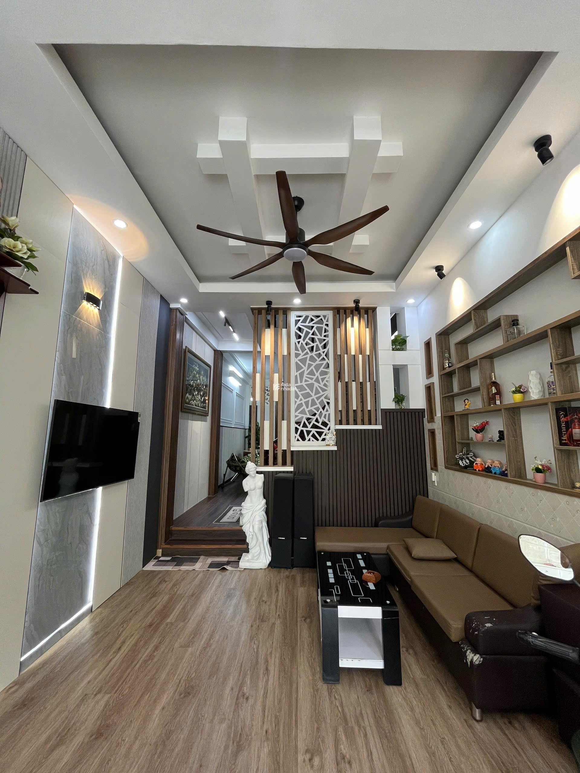 Chỉ 12,5 tỷ nhà đối diện công viên ở đường Số 54 Q6 (4 x 17) 