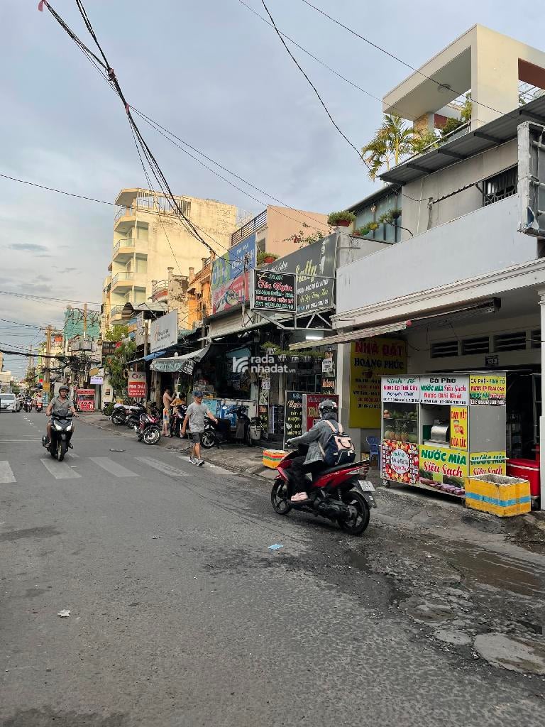  MẶT TIỀN 8M THÔNG - NGAY SAU CHỢ BÌNH LONG - GIÁP TÂN PHÚ - CHỦ VỪA Ở VỪA CHO THUÊ KINH DOANH.