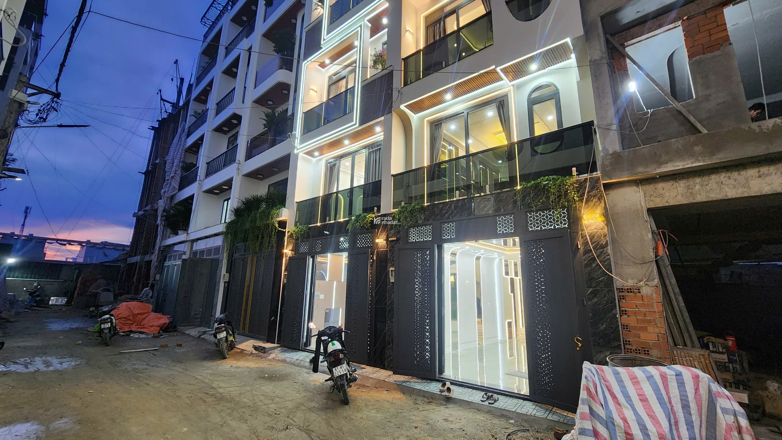 2 CĂN NHÀ PHỐ LUXURY MỚI - KDC CẦU ĐÔI, TX25, Q.12