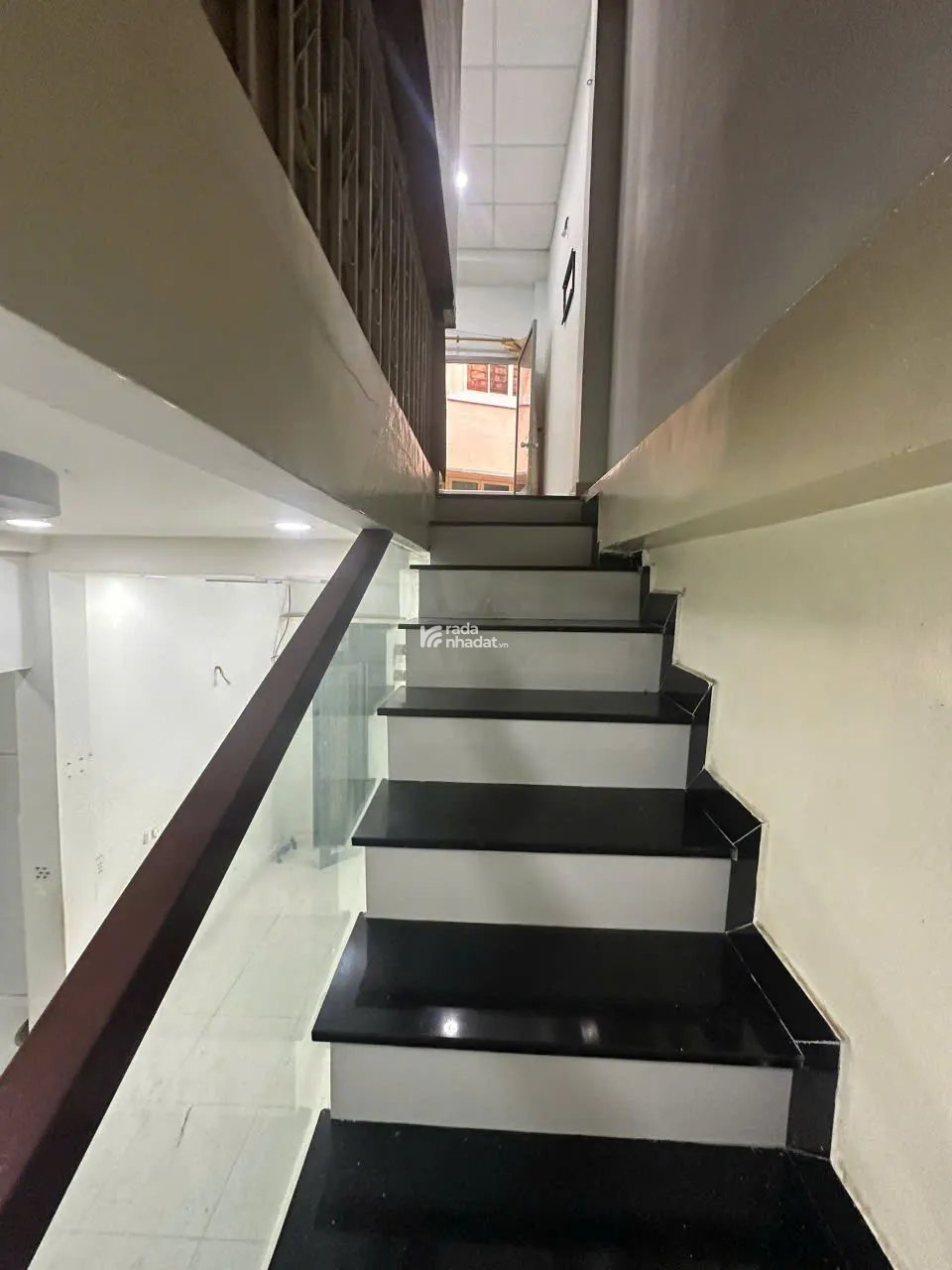  HÀNG HIẾM ,VĨNH VIỄN, P.4, QUẬN 10 , GIÁ TỐT CHO NHÀ ĐẸP 2 TẦNG ,THÔNG 2 MẶT HẺM , GIÁ 4,68 TỶ