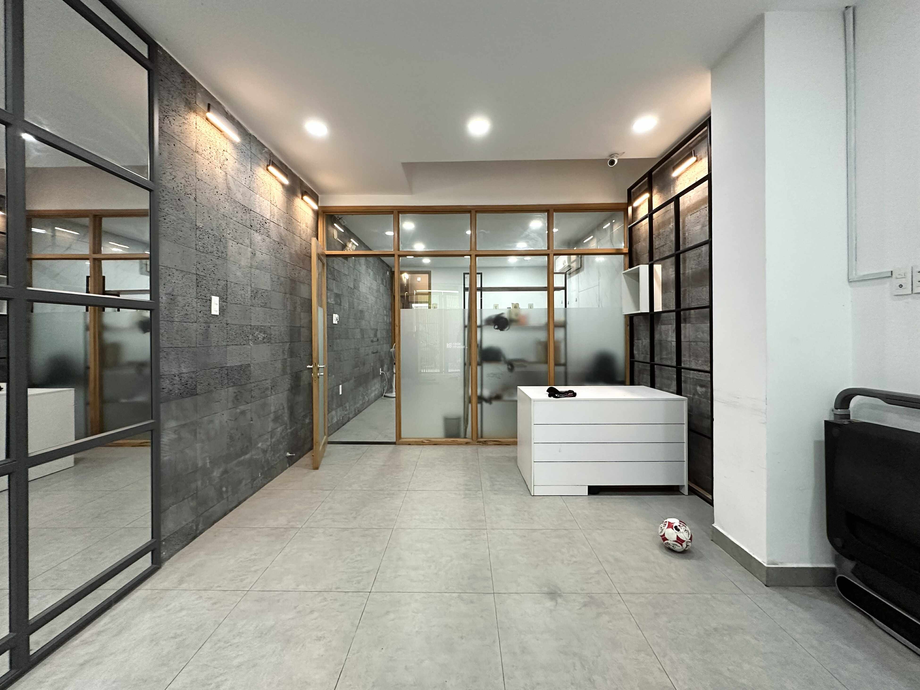 KHÔNG NHÀ BÁN - ĐỐI DIỆN NHÀ THỜ TÂN ĐỊNH, CẠNH CHỢ - NHÀ ĐẸP 5 TẦNG - 70M2 (4.2x16.5) - 21.8 TỶ