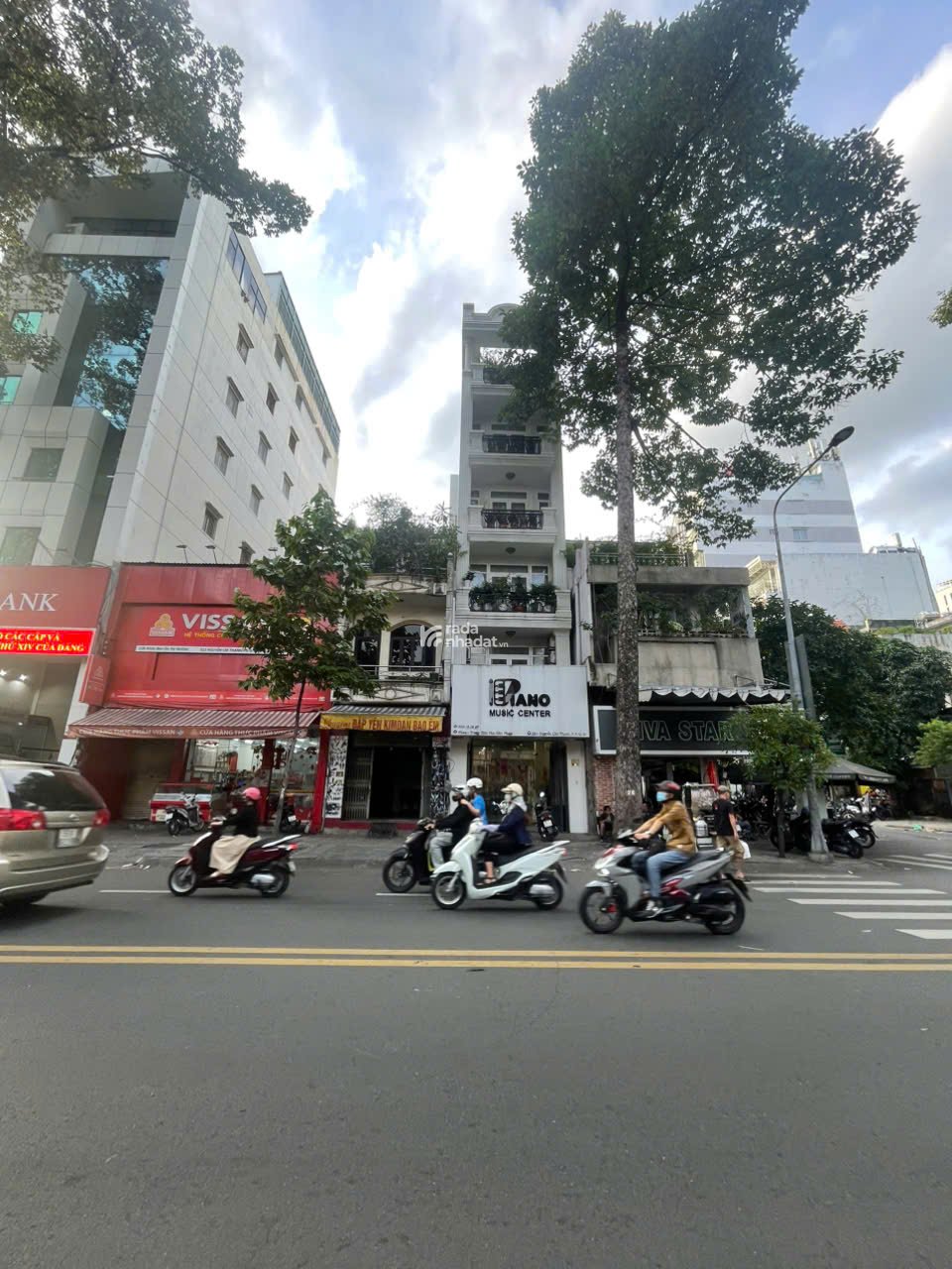 BÁN NHÀ MẶT TIỀN NGUYỄN VĂN GIAI, P. ĐA KAO, QUẬN 1 - DT 4 X 14M - GIÁ CHỈ 20 TỶ 