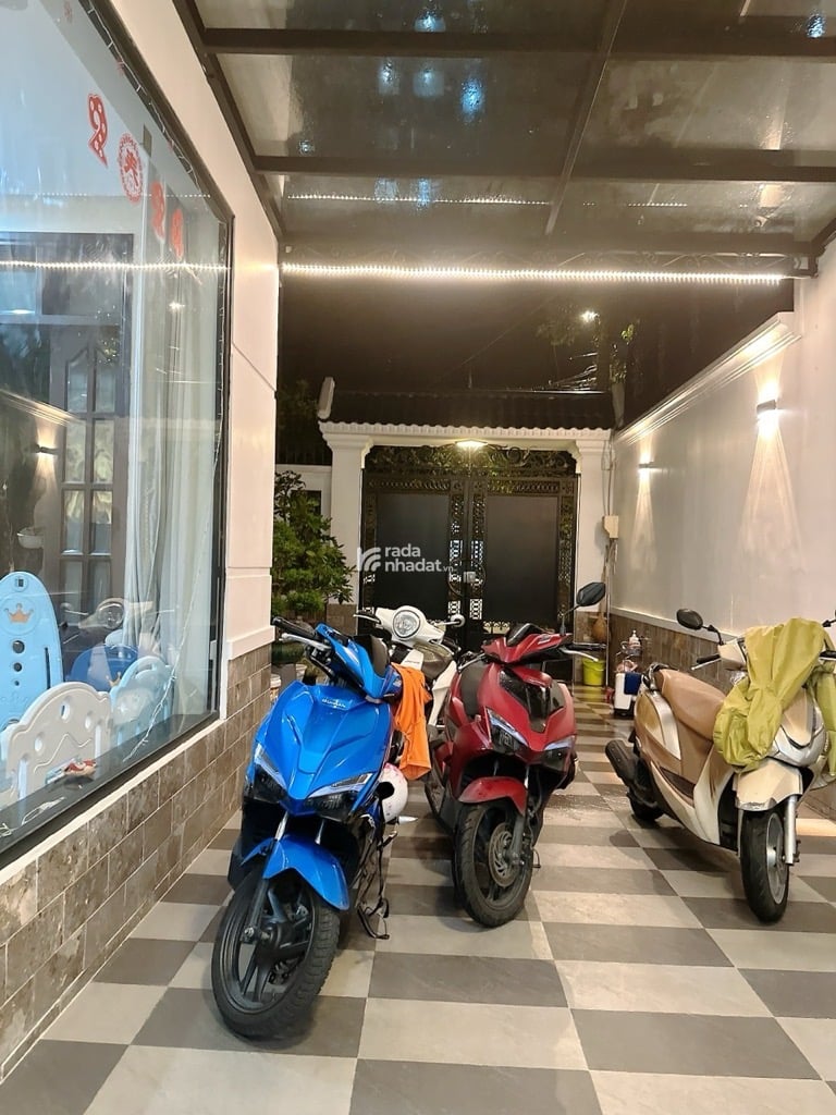 BIỆT THỰ MÁI THÁI - NGUYỄN OANH - NGANG ĐẸP 8M - MẶT TIỀN ĐƯỜNG 12M - 3 TẦNG - TẶNG NỘI THẤT XỊN