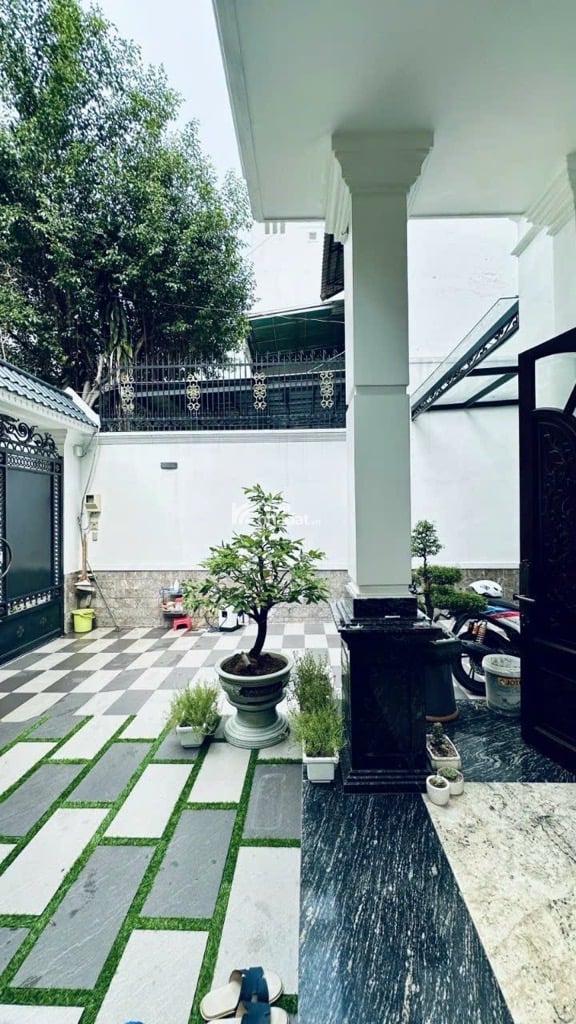 BIỆT THỰ MÁI THÁI - NGUYỄN OANH - NGANG ĐẸP 8M - MẶT TIỀN ĐƯỜNG 12M - 3 TẦNG - TẶNG NỘI THẤT XỊN