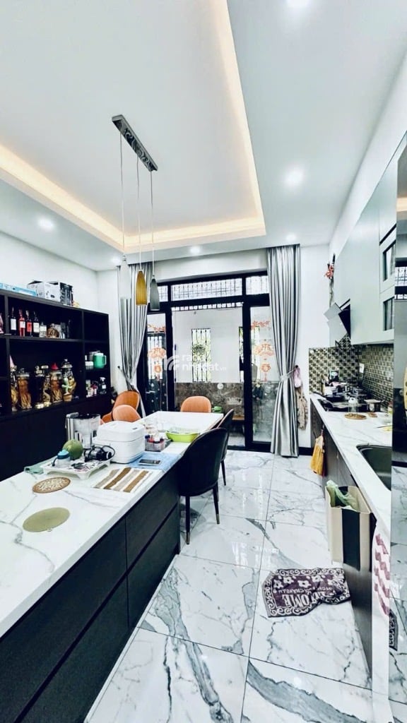 BIỆT THỰ MÁI THÁI - NGUYỄN OANH - NGANG ĐẸP 8M - MẶT TIỀN ĐƯỜNG 12M - 3 TẦNG - TẶNG NỘI THẤT XỊN