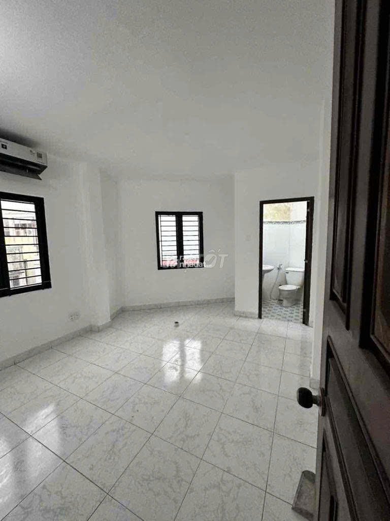 HOT: BÁN NHÀ 2 MT HUỲNH VĂN BÁNH,P12, QUẬN PHÚ NHUẬN.