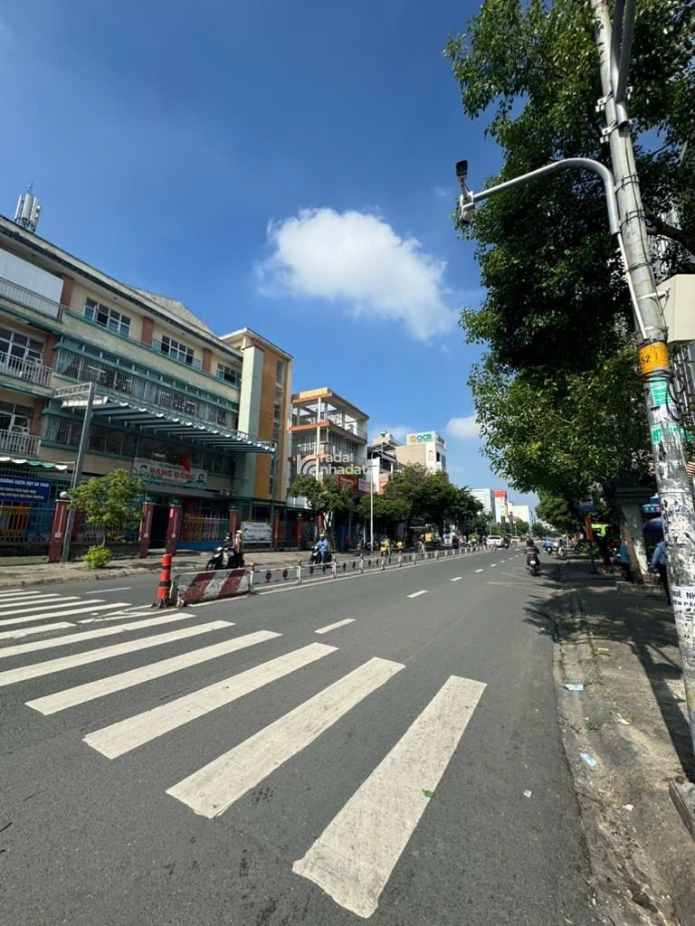 MẶT TIỀN TRUNG TÂM TÂN PHÚ-TOÀ NHÀ BỰ NHẤT TUYẾN ĐƯỜNG-PHÙ HỢP LÀM CĂN HỘ DỊCH VỤ