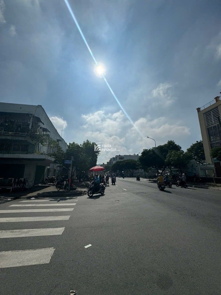 MẶT TIỀN TRUNG TÂM TÂN PHÚ-TOÀ NHÀ BỰ NHẤT TUYẾN ĐƯỜNG-PHÙ HỢP LÀM CĂN HỘ DỊCH VỤ