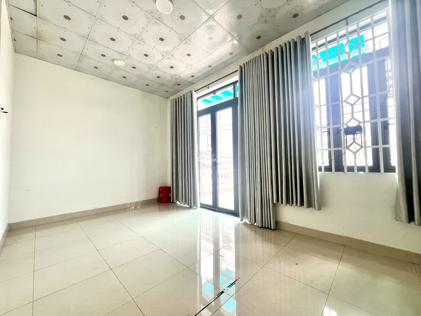 Bán nhà MTKD 2 TẦNG NGANG 7  NGAY CHỢ KHU MUA BÁN SẦM UẤT THÔNG TỨ HƯỚNG GẦN KCN UBAN Y TẾ QL1K 1A 