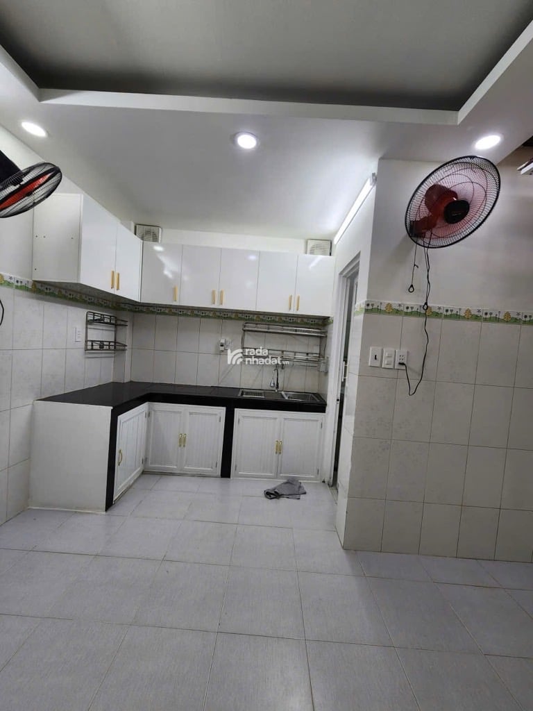 SÁT VÁCH TB, GẦN HXH TÂN THÀNH, TÂN PHÚ, 4 TẦNG HIẾM CÓ. GIẢM 550TR CHỈ 3.37T TL TỐT