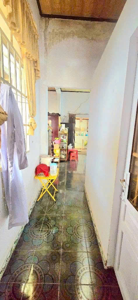 Nhà nát đường Bình Long, 93m2, 4x23m, Sát Aeon Mall, Giá cực rẻ 6.6 tỷ
