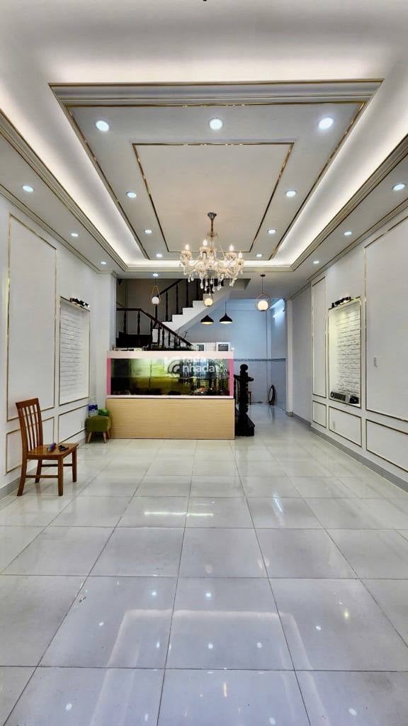 Nhà mới tinh, 3 tầng, Quận 7, 9,5 tỉ, chỉ cần xách Vali vào ở