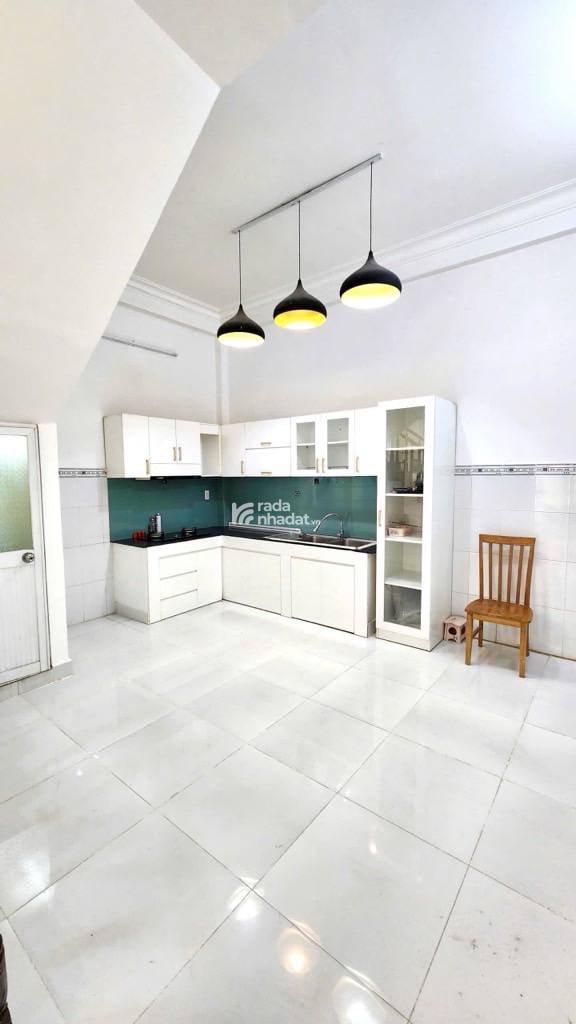 Nhà mới tinh, 3 tầng, Quận 7, 9,5 tỉ, chỉ cần xách Vali vào ở