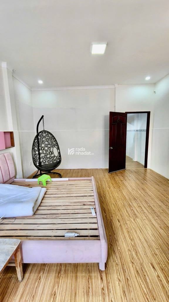 Nhà mới tinh, 3 tầng, Quận 7, 9,5 tỉ, chỉ cần xách Vali vào ở