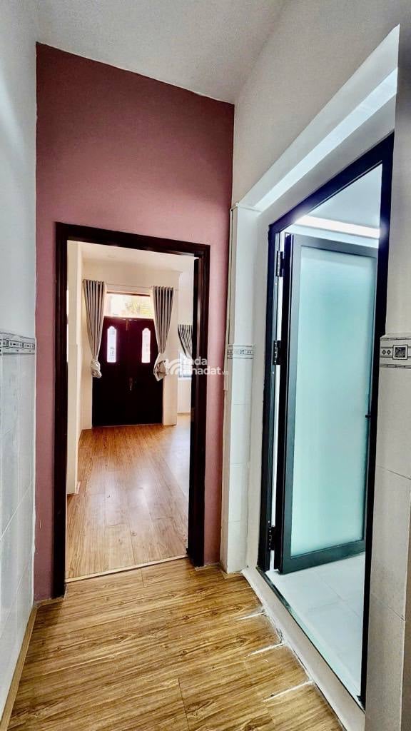 Nhà mới tinh, 3 tầng, Quận 7, 9,5 tỉ, chỉ cần xách Vali vào ở