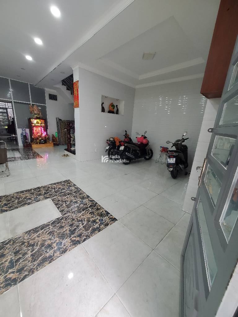 NGAY CHỢ VẢI, HẺM XE HƠI PHÚ THỌ HÒA, TÂN PHÚ, 130M2 HIẾM CÓ. GIẢM 550TR CHỈ 17T TL TỐT