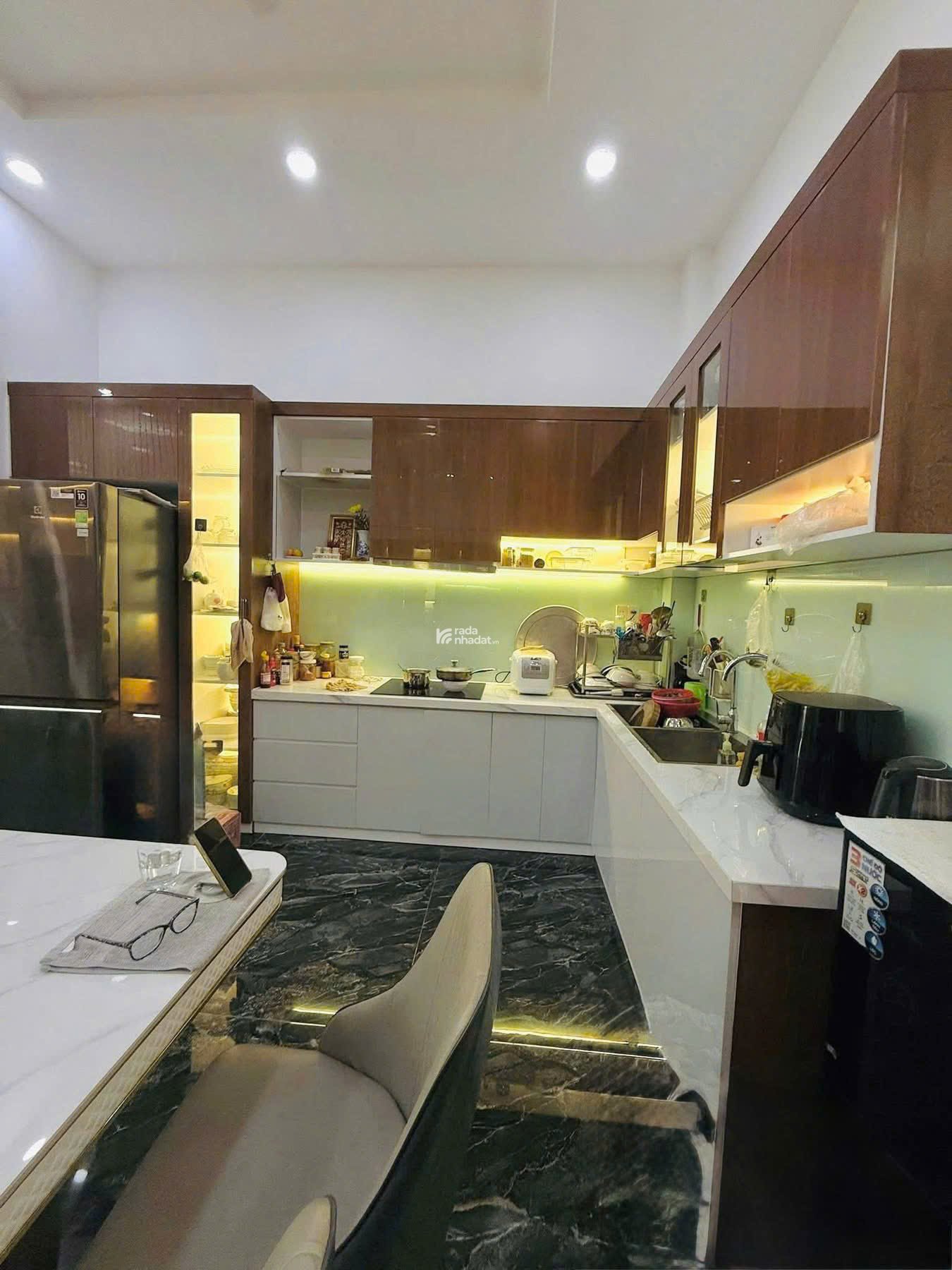 Giảm cực sốc siêu phẩm 4 tầng, HXH thông đường Ngô Quyền, Quận 10, SHR giá 3 tỷ 950 TL