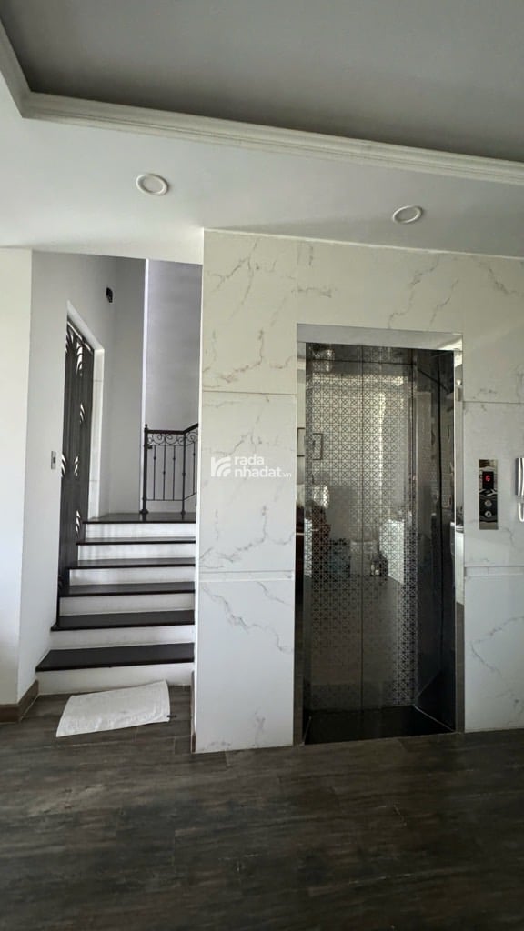 Bán nhà mặt tiền Tân Phong Q7 - 126m2 - 5 tầng sổ đẹp , có hầm gara , thang máy