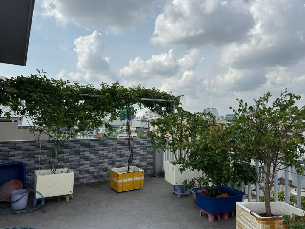 5 tầng HXH lô góc Huỳnh Văn Bánh 3PN nhà đẹp ở ngay