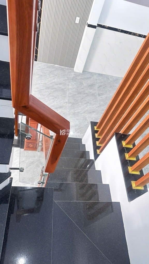  BÁN NHÀ MỚI 2 TẦNG ST - 100M2  - 7x TỶSAU LƯNG CHỢ TNP - TRUNG TÂM Q9