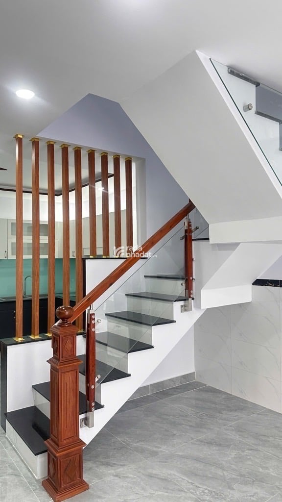  BÁN NHÀ MỚI 2 TẦNG ST - 100M2  - 7x TỶSAU LƯNG CHỢ TNP - TRUNG TÂM Q9