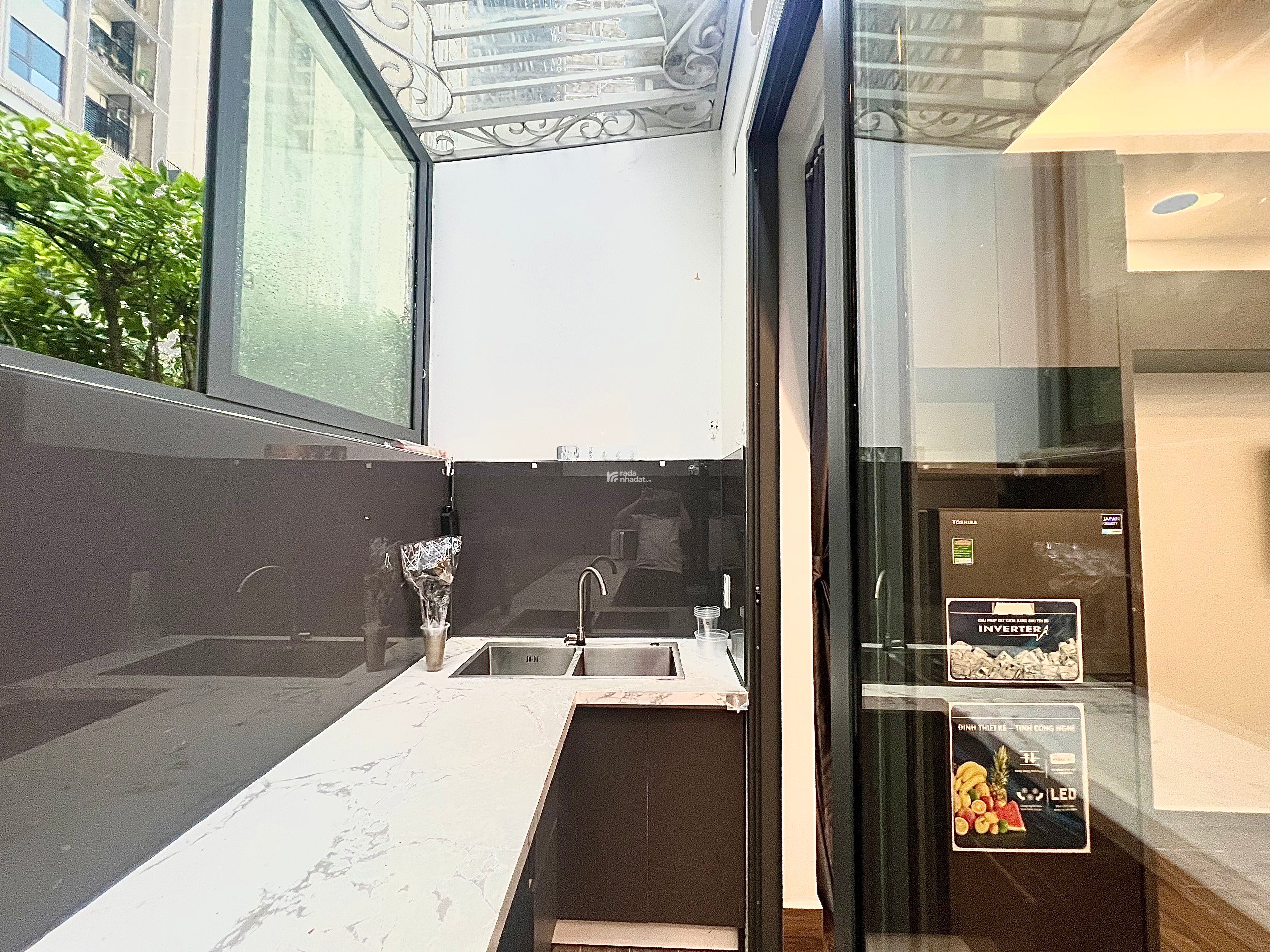 Cho thuê căn hộ tại quận 10, đầy đủ nội thất như hình, gần tòa nhà viettel, công trường dân chủ