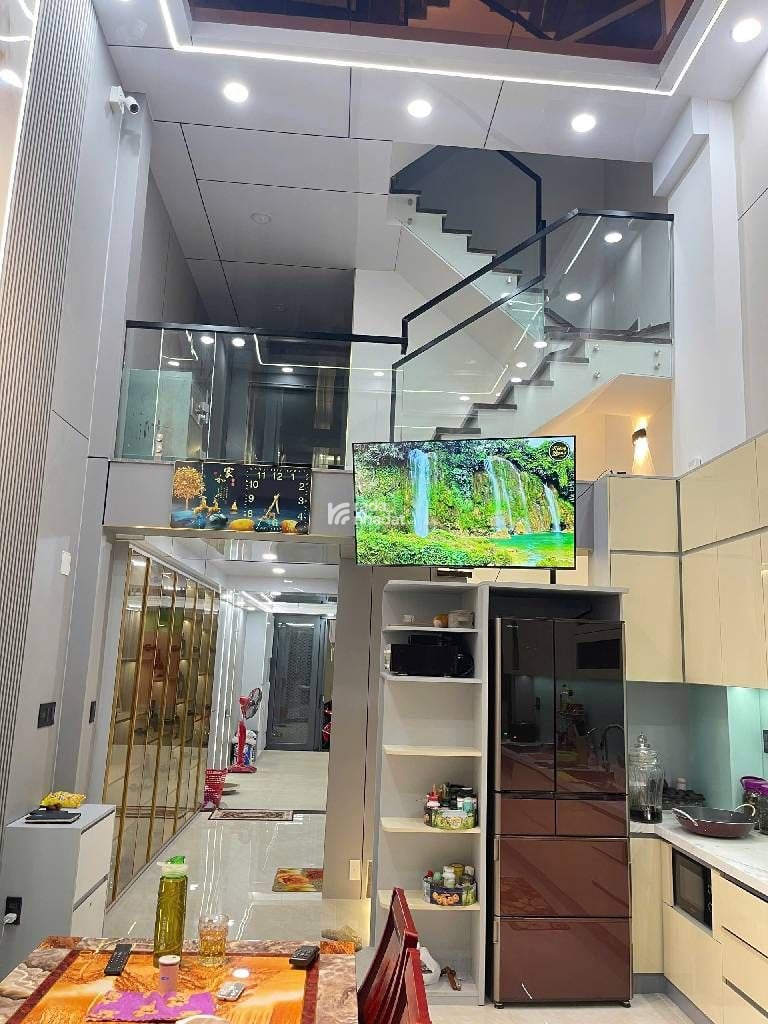 NHÀ 4 TẦNG MỚI ĐẸP - 72M2 - CÓ THANG MÁY - HẺM XE TẢI - GẦN GA T3 & SIÊU THỊ EMART - 13 TỶ 700