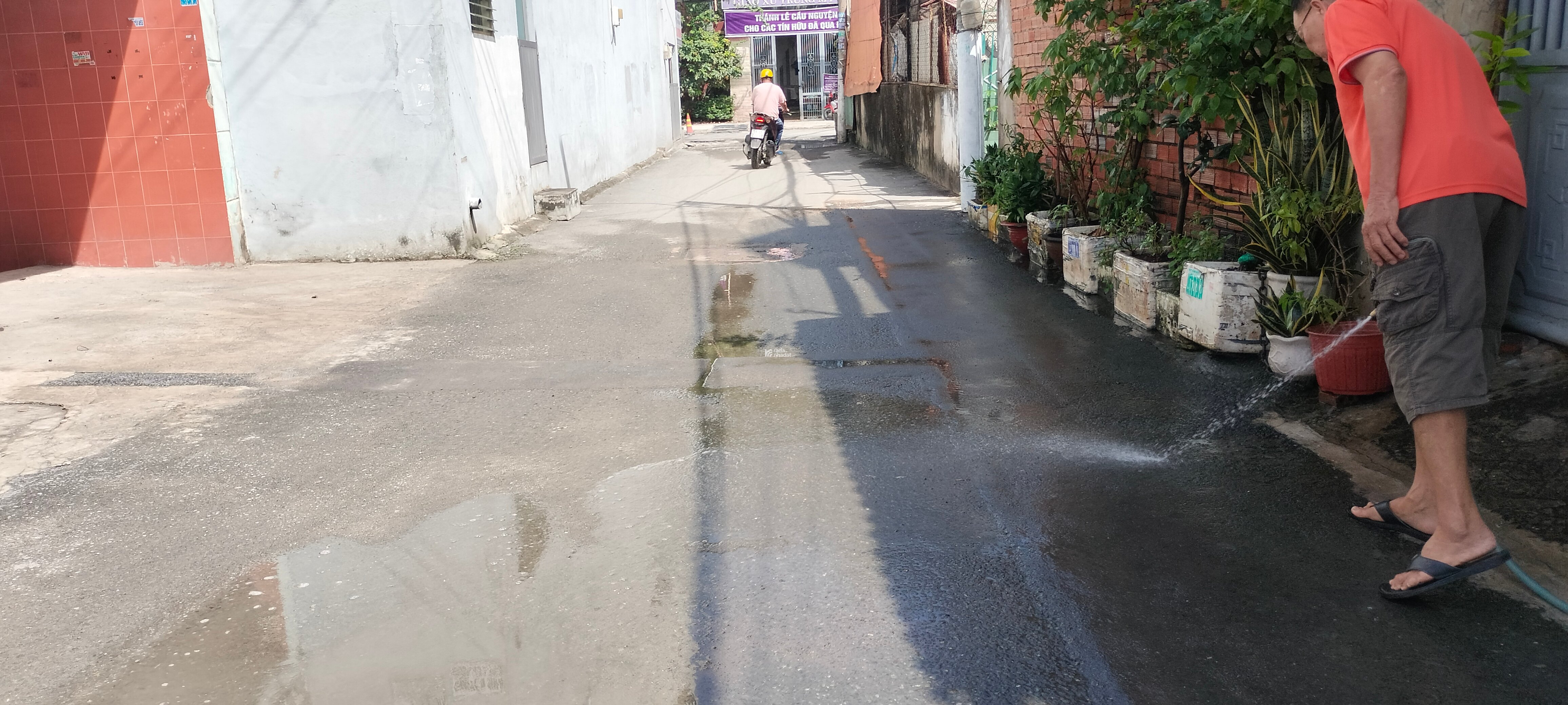 Bán Đất Tặng Nhà C4, Còn ở Rất Tốt, 87m2, Ngang 4,3m Đường 6m thông tứ tung,15m ra đường Container 