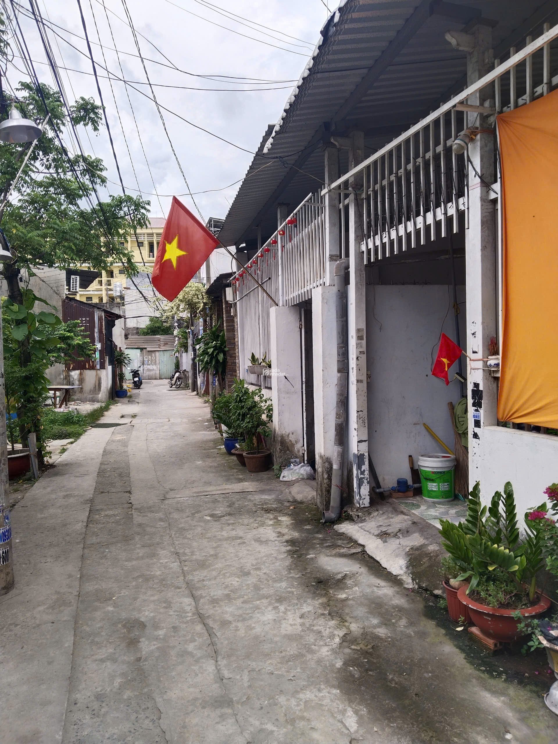 Bán nhà cấp 4 mới, 4x20m, hẻm ô tô, TMT13 Q12, ở ngay giá tốt , sổ hồng riêng