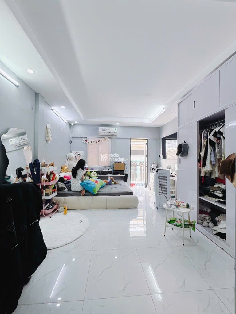 Nhà bán đường Đoàn Văn Bơ Quận 4, 3 tầng mới xây đẹp, giá chỉ hơn 4 tỉ công chứng sang tên ngay