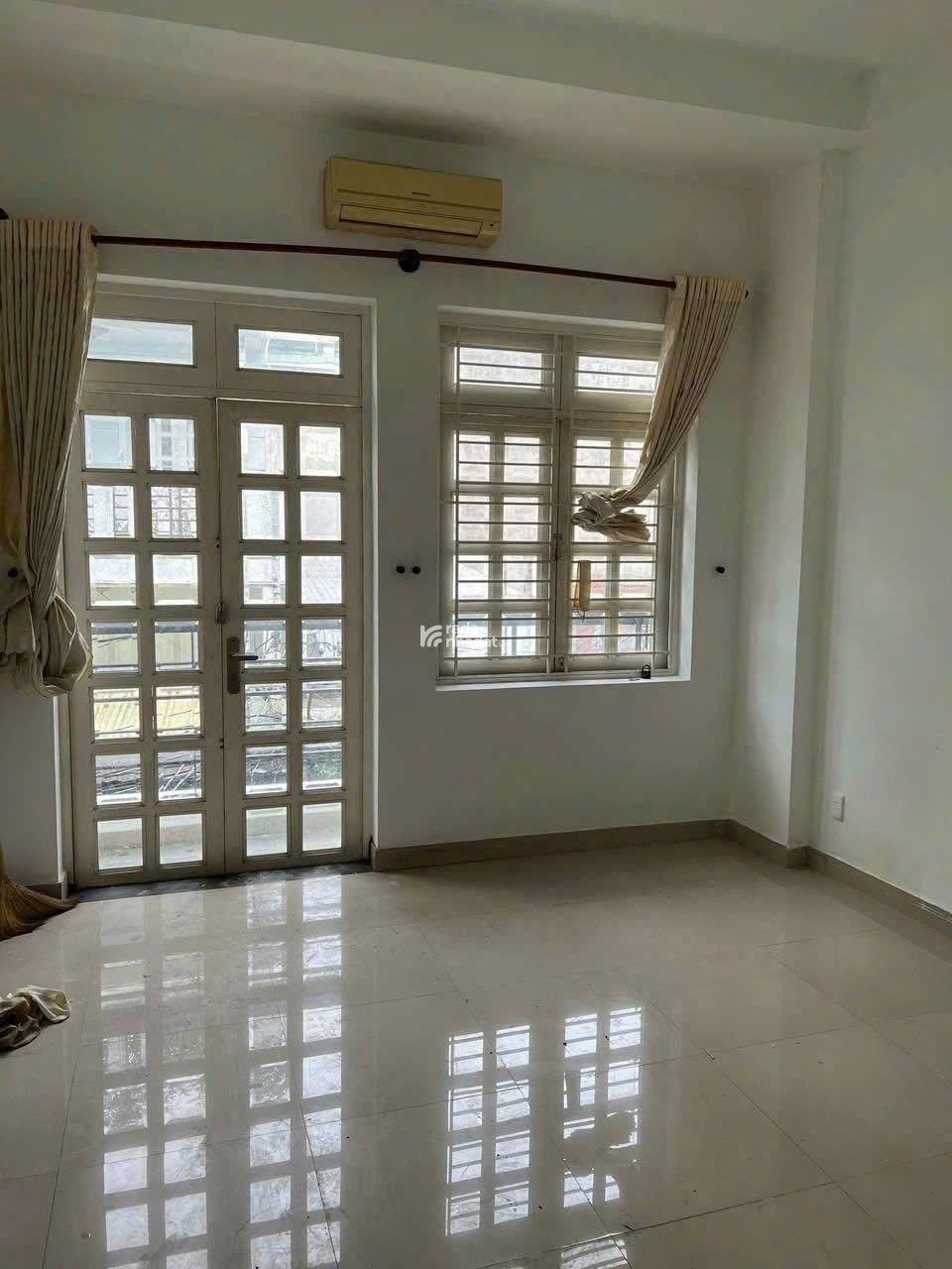 Hxh 5m Âu Cơ, 44m2, 3 tầng sổ vuông vức, chỉ 6.4 tỷ, về ở ngay tổ ấm mơ ước