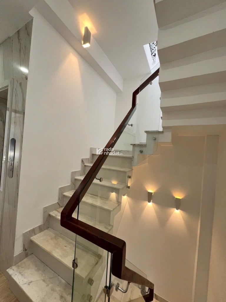 Hẻm xe hơi trung tâm quận 3 - 35m2 - 5 tầng BTCT có thang máy 500kg - 8.x tỷ