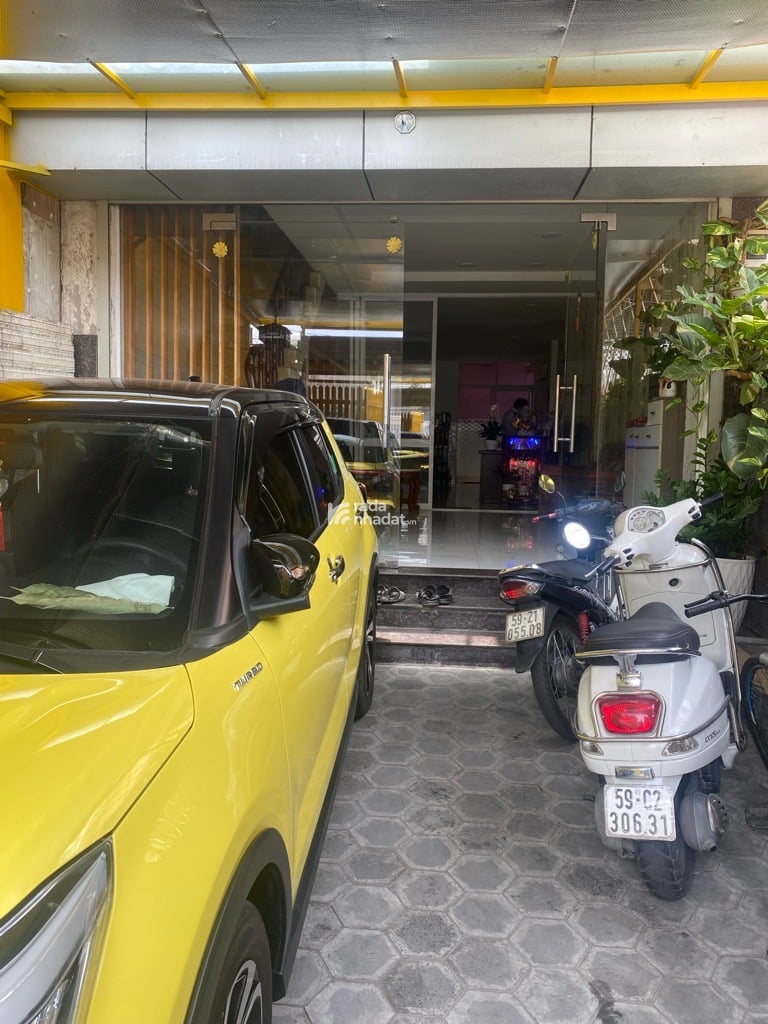 NHÀ 4 LẦU XE HƠI NGỦ TRONG NHÀ - NGUYỄN VĂN LINH BÌNH THUẬN QUẬN 7-DT: 4.5*20m- 14 tỷ 