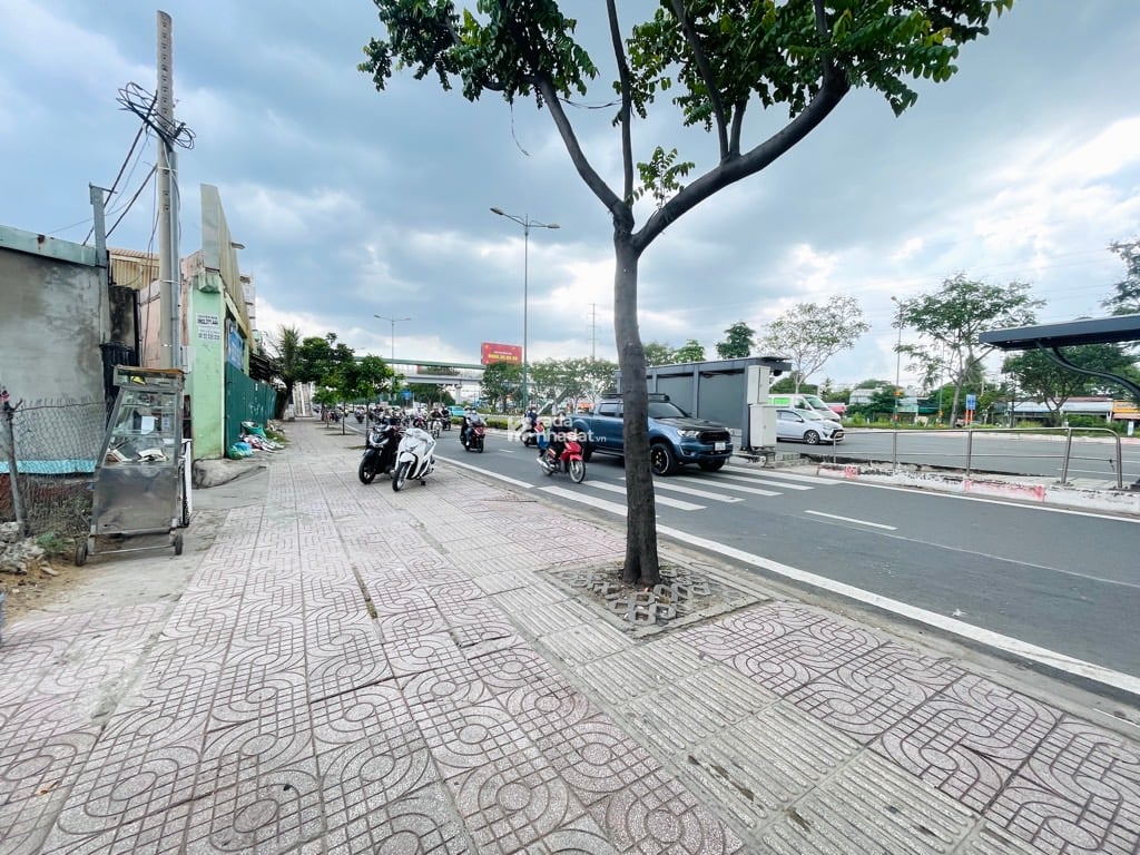 MẶT TIỀN PHẠM VĂN ĐỒNG NGAY SÁT GIGAMAL, NGANG CHUẨN 5m, DT 95m2 CHỈ 17 TỶ.