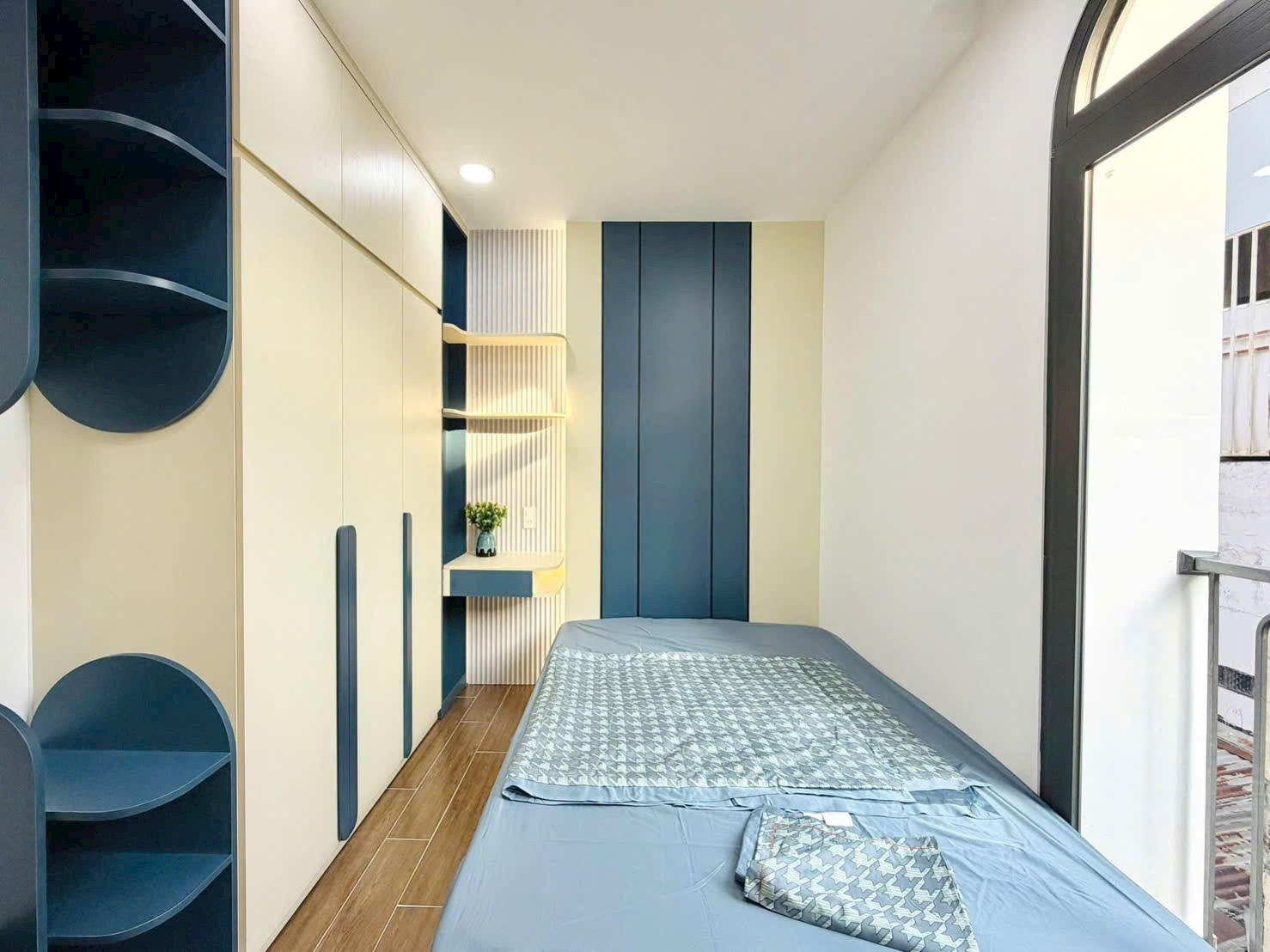 Hạ giá còn 4 tỷ 650 nhà 45m2 đường Phùng Văn Cung, P7, Phú Nhuận. Xây 5 tầng, hẻm 5m