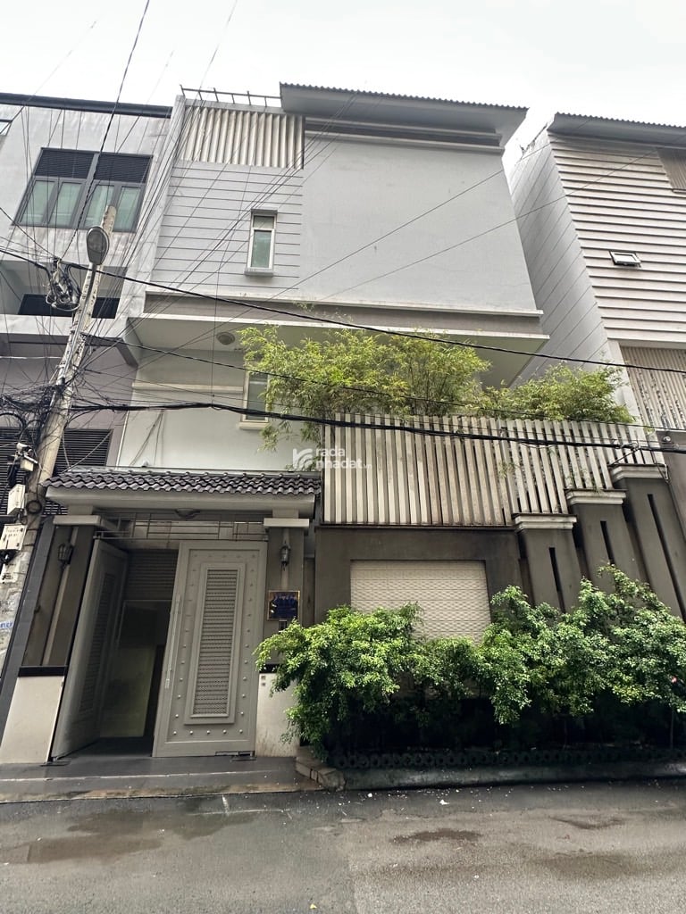 Biệt thự 3 mặt tiền đường Trường Sa 10 x 16 x 4 tầng hoàn công đầy đủ 