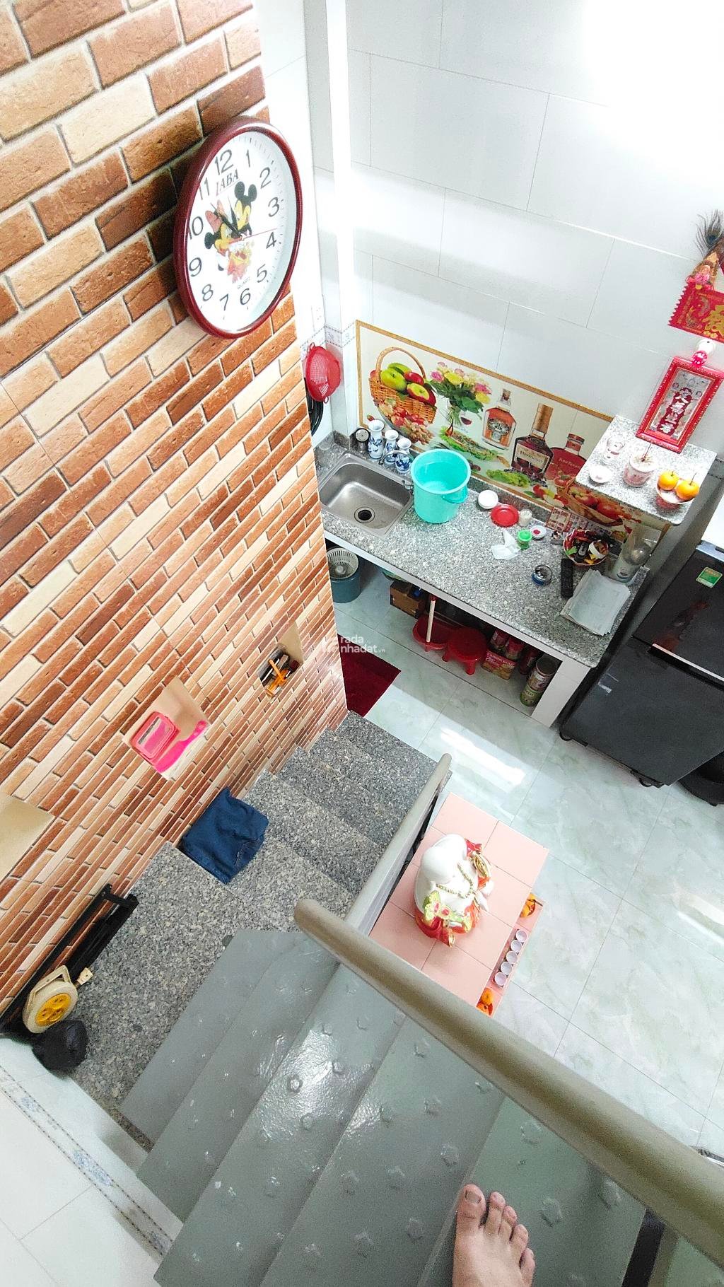 BÁN NHÀ BÀ HOM 20M2 2.6 TỶ THU 6 TRIỆU/THÁNG SÁT MẶT TIỀN HẺM XE TẢI THÔNG