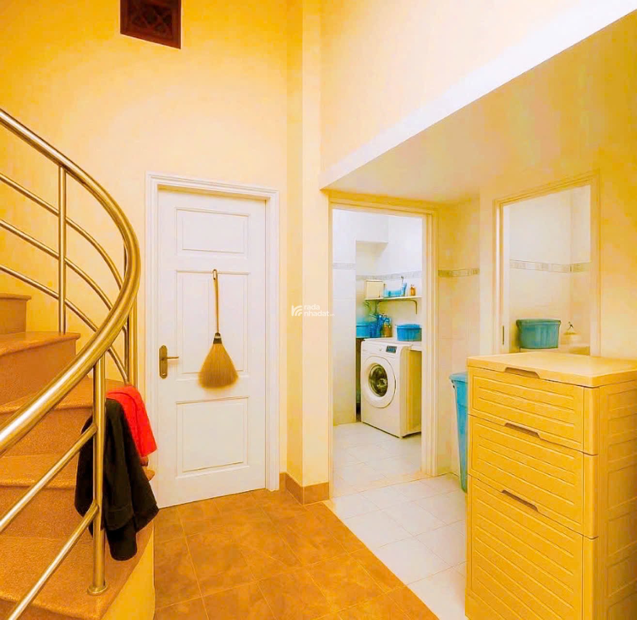 Bán nhà hẻm Cách Mạng Tháng Tám, QUẬN 3, DT 7.5 x 11 m, Giá 11 tỷ