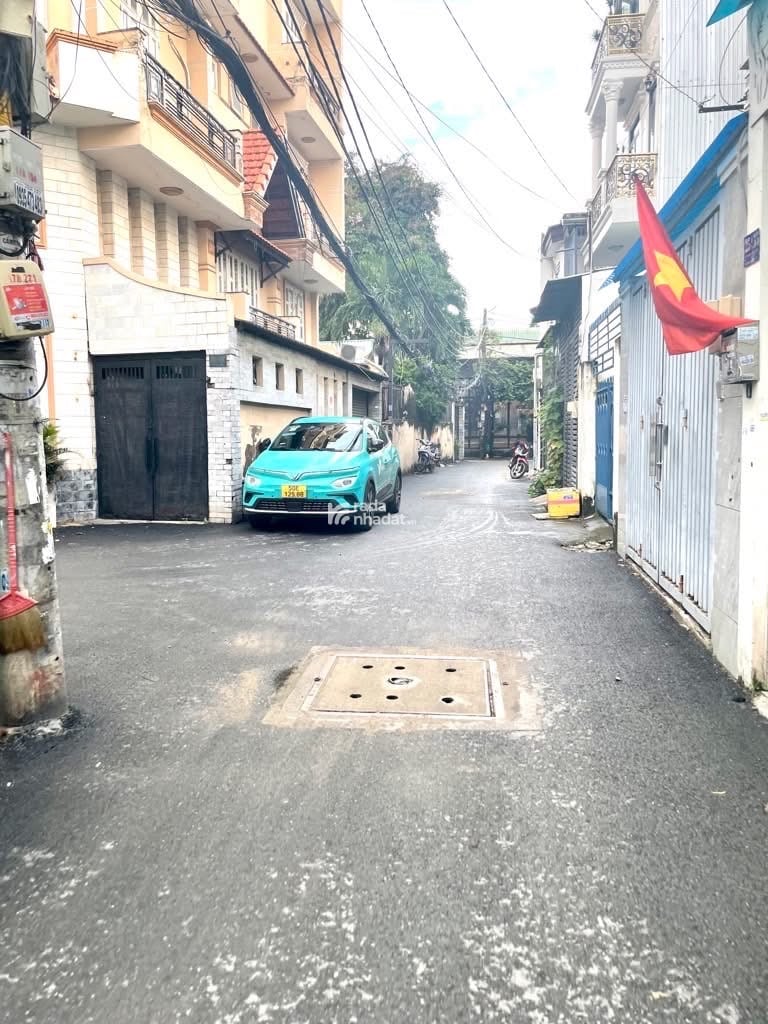 NGAY CÔNG VIÊN LÀNG HOA - KẾ CÔNG AN P11 - HẺM XE HƠI - CHỈ 6.5 TỶ TL.