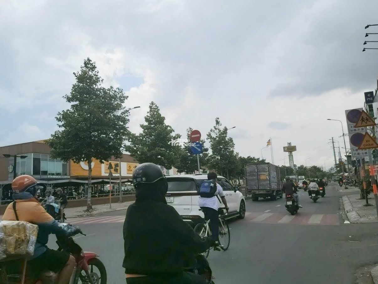Bán nhà 3 tầng hẻm xe hơi Phan Văn Trị Gò Vấp, ngay Emart, 50m, chỉ 7.8 tỷ TL